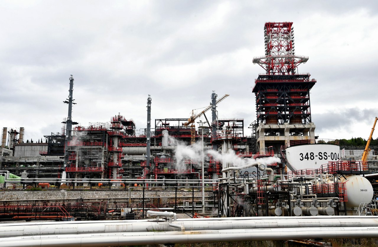 In der Raffinerie Rijeka hat die Kraftstoffproduktion mit voller Kapazität begonnen