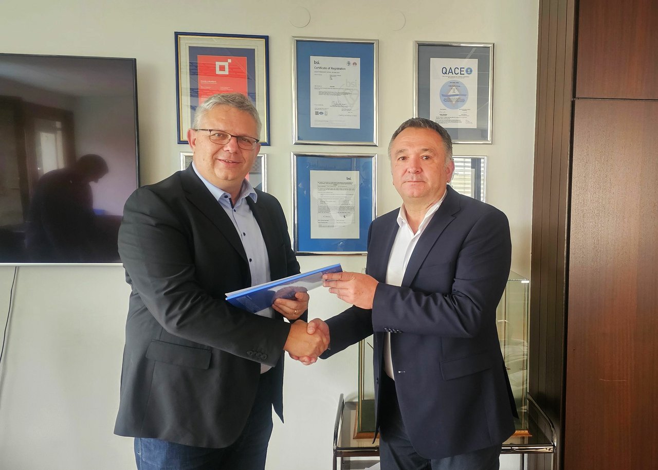 LAMA und HRB in Split unterzeichnen Vertrag über 800.000 Euro für die Entwicklung des HRBNIS-Informationssystems des Kroatischen Schiffsregisters