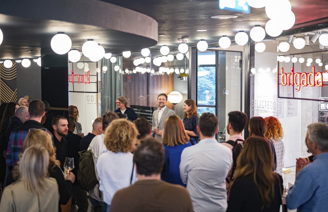 Selectedd und Brigada aktivieren die Sinne mit der Ausstellung ‚Die Sinne erleuchten‘