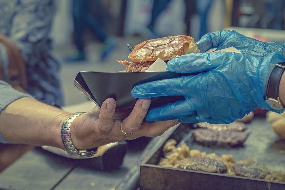 Lebensmittelspenden: Direkte Spenden sind nicht steuerfrei, außer in Fällen von Katastrophen