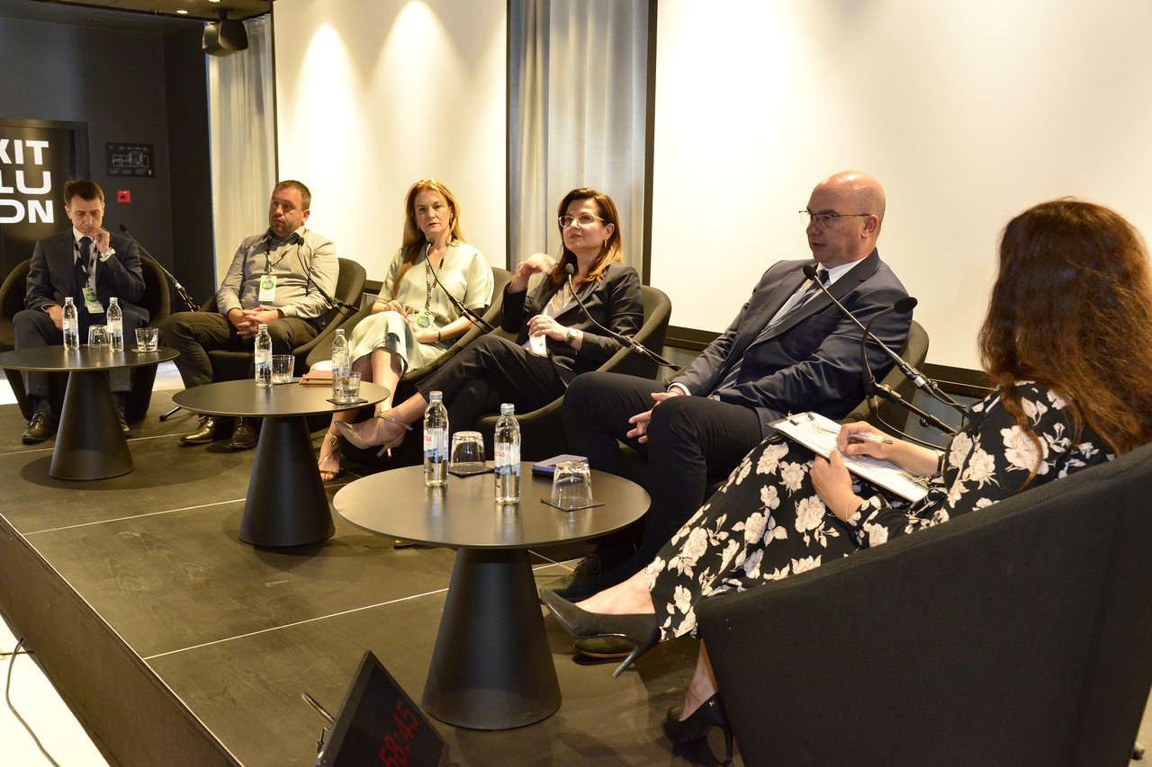 Im nächsten Jahr werden wir ernsthafte Megawattstunden Strom aus neuen Projekten erneuerbarer Energien produzieren, der Strom wird für den Export sein