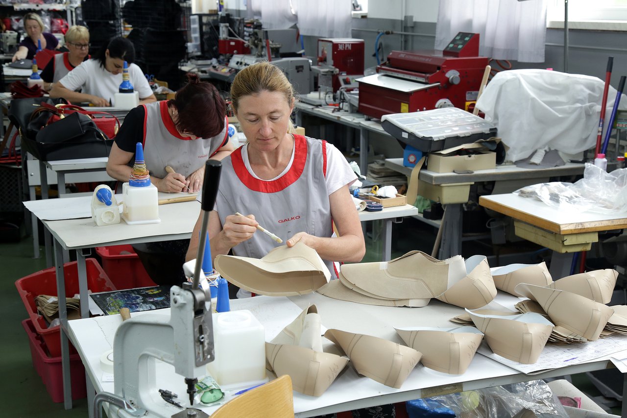 Die industrielle Produktion ist im Januar zum zweiten Mal in Folge gefallen, ein Rückgang der Beschäftigtenzahl wurde verzeichnet