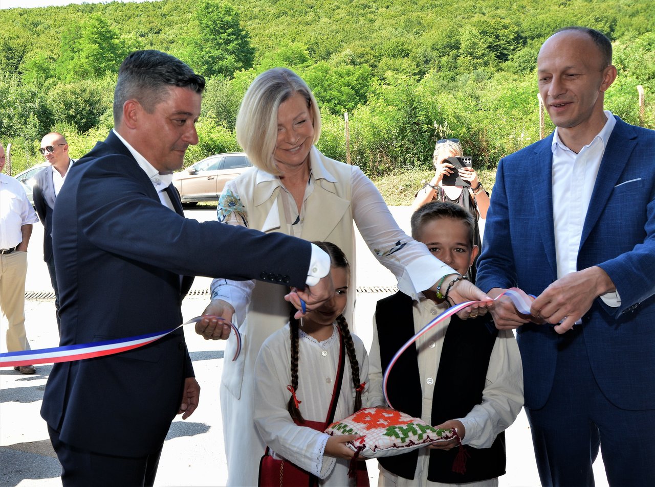 Eine Fabrik für zertifizierten organischen Dünger aus Rohschafwolle wurde in Otočac eröffnet