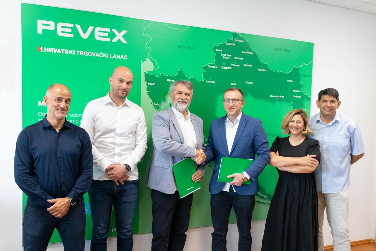 <p>Član Uprave Projektgradnje plus Antonio Bukić, član Uprave Pevexa Ivan Jukić, član Uprave Projektgradnje plus Zoran Škorić, predsjednik Uprave Pevexa Krešimir Bubalo, članica Uprave Pevexa Renata Duka i pomoćnik Uprave Pevexa Željko Mandić</p>