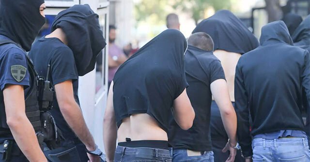 <p>Privođenje hrvatskih izgrednika na suđenje</p>