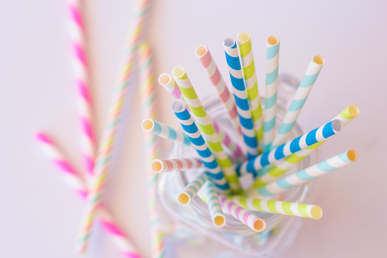 Les pailles en papier sont en réalité plus nocives que le plastique, tant pour les humains que pour l&rsquo;environnement