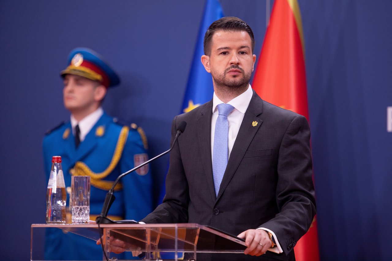 Enthüllende Postkarte aus Zagreb von Jakov Milatović