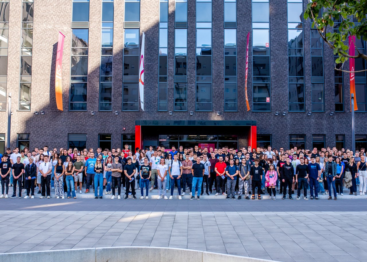 Algebra beginnt das neue akademische Jahr mit einer Rekordzahl von zweitausend eingeschriebenen Studierenden