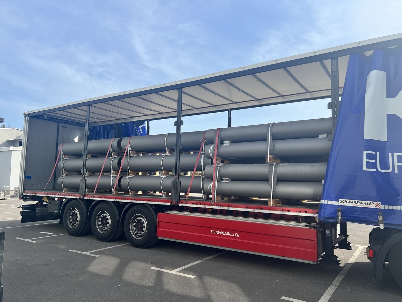 Zählen von Anhängern (S04E01): Ferro-Preis versendet monatlich 60 Anhänger ins Ausland