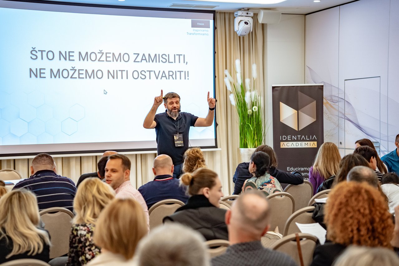 <p>Identalia Academia</p>