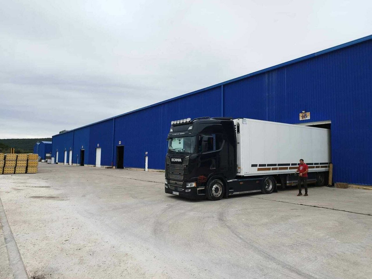 Zählung von Anhängern (S04E04) – Die DIV Group hat in diesem Jahr 1.100 Anhänger ins Ausland versandt