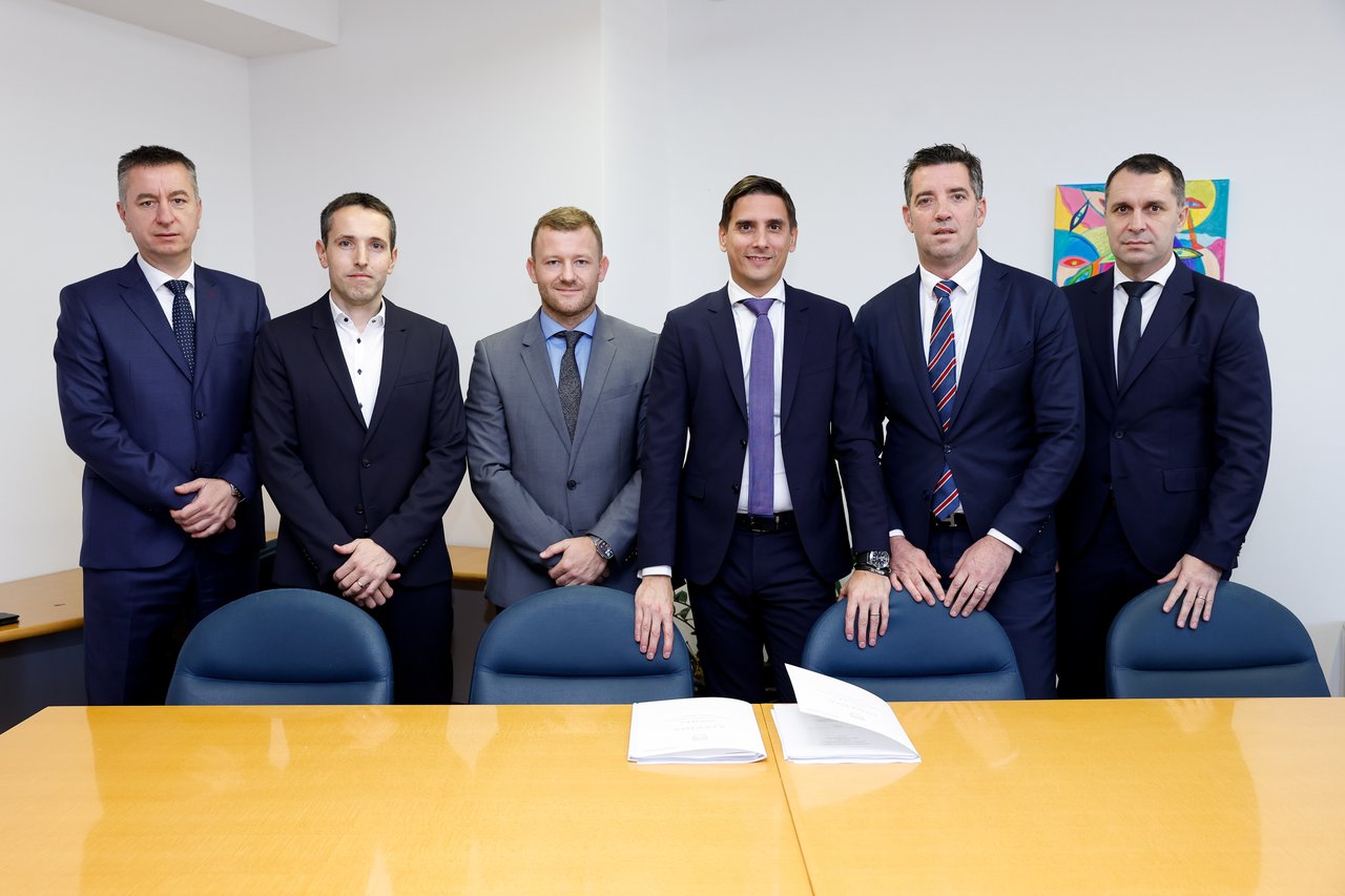 <p>Fabris Peruško,Uroš Verbovšek, Andraž Tuš, Tomislav Kramarić, Hrvoje Bošnjak, Zoran Mitreski</p>