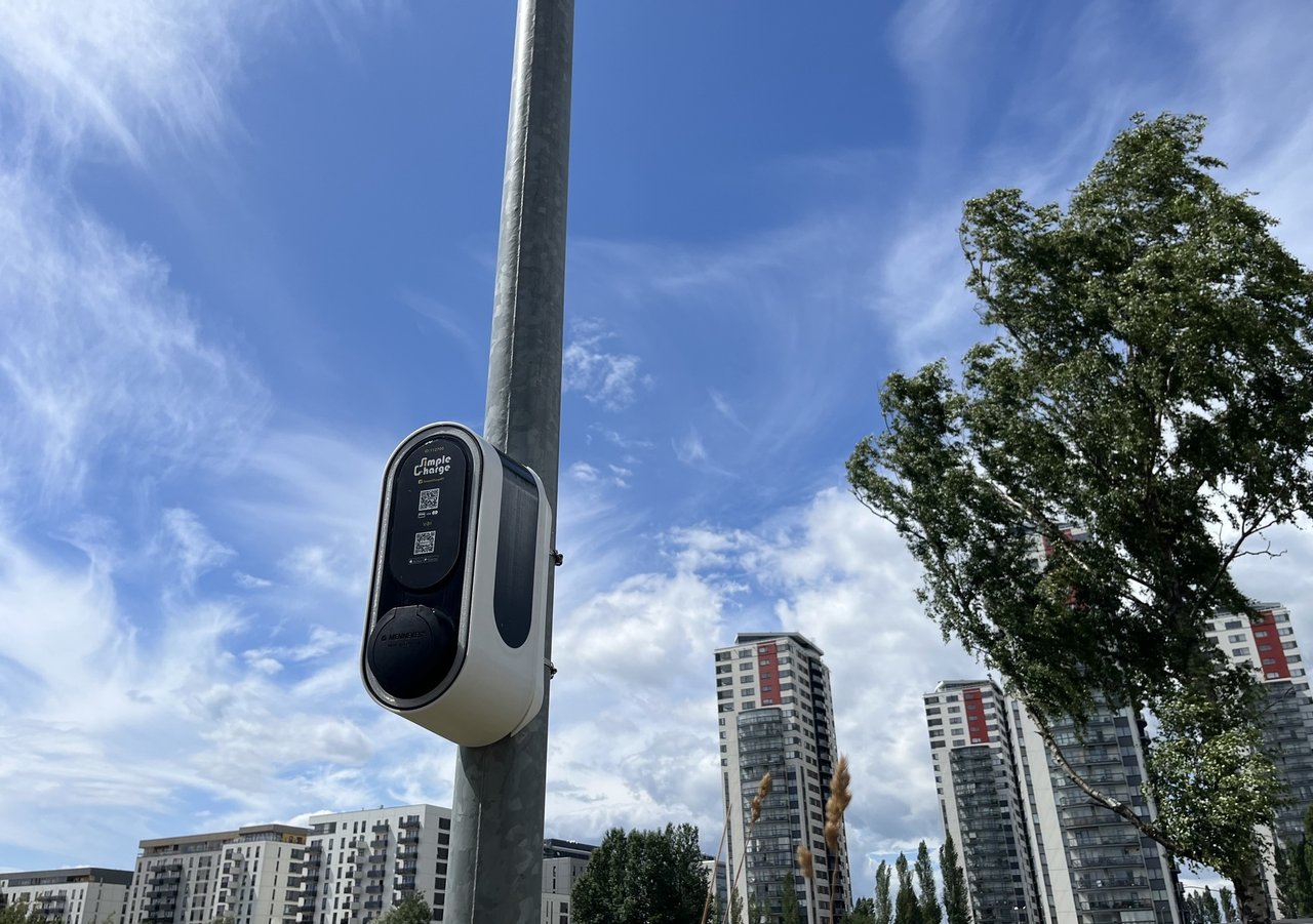 In Samobor und Osijek werden Elektroautos an Straßenlaternen aufgeladen, solche Ladesäulen werden im nächsten Jahr in fünf Städten erwartet