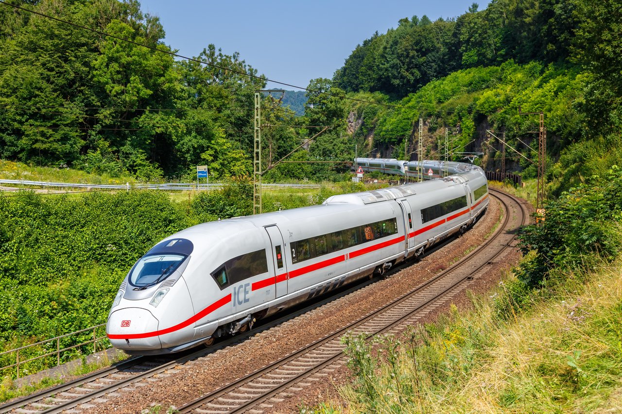 Deutsche Bahn verkauft DB Schenker, um sich auf – ökologische Eisenbahnen zu konzentrieren