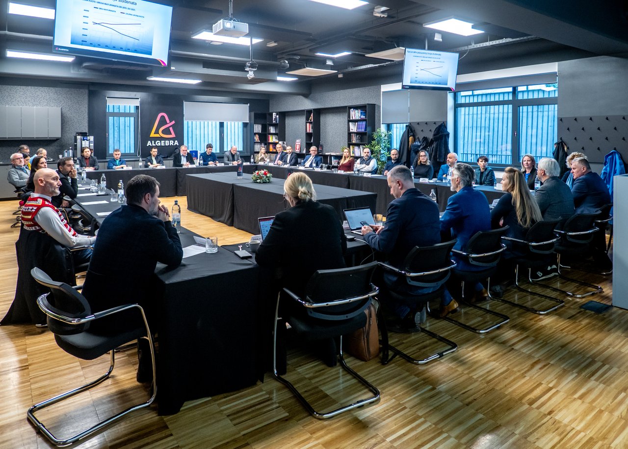 Algebra wird eine Universität