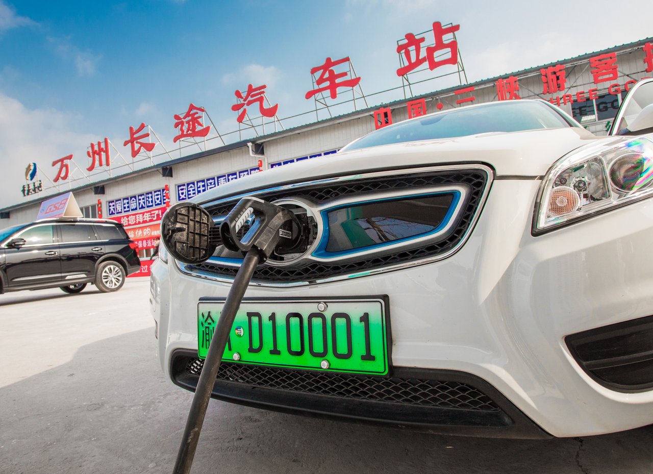 Die große Dominanz der chinesischen Hersteller von Batterien für Elektrofahrzeuge