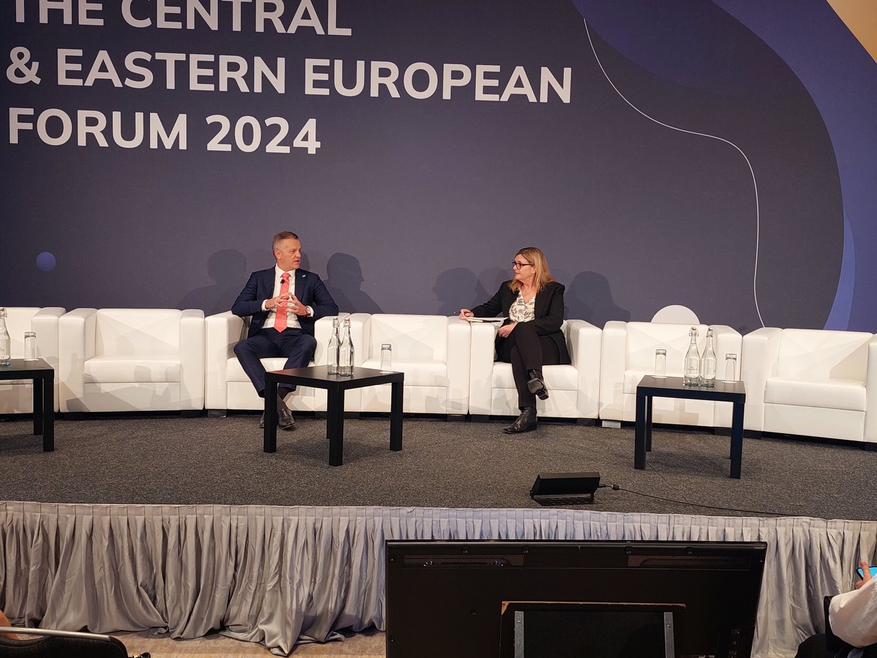 Bujanović: Um mehr ausländische Investitionen anzuziehen, müssen wir hochqualifizierte Arbeitskräfte anziehen, einschließlich aus der Diaspora