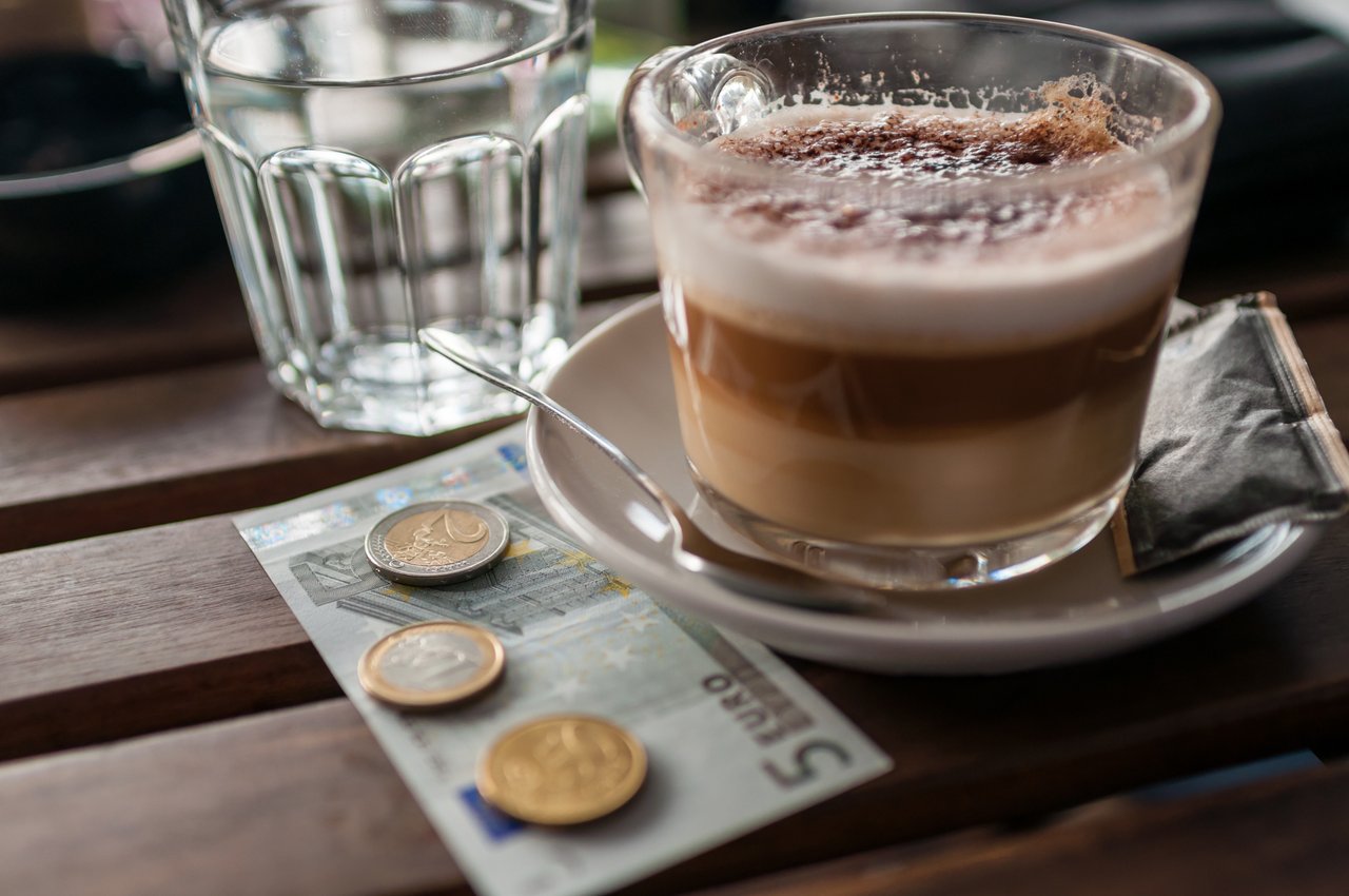 Tipps: Der Arbeitgeber entscheidet, wann und wie Trinkgelder verteilt werden