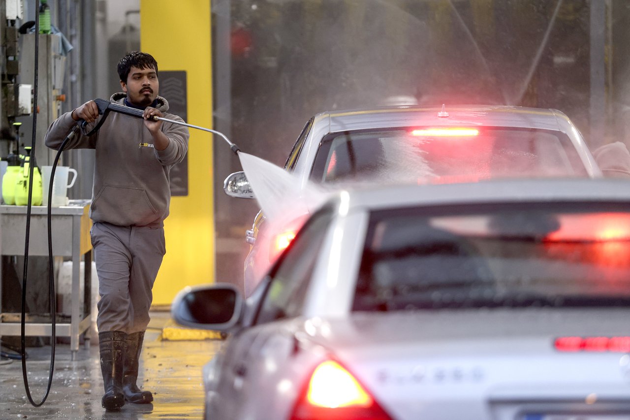 Ausländische Arbeitnehmer einstellen – eines der profitabelsten Geschäfte. Für jetzt.