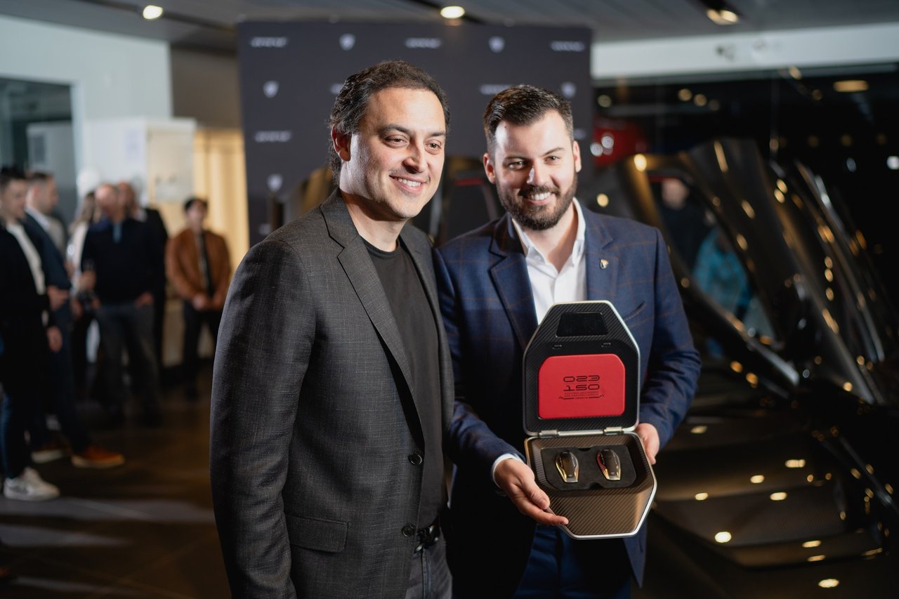 Erster kroatischer Kunde nimmt Rimac Nevera in Empfang