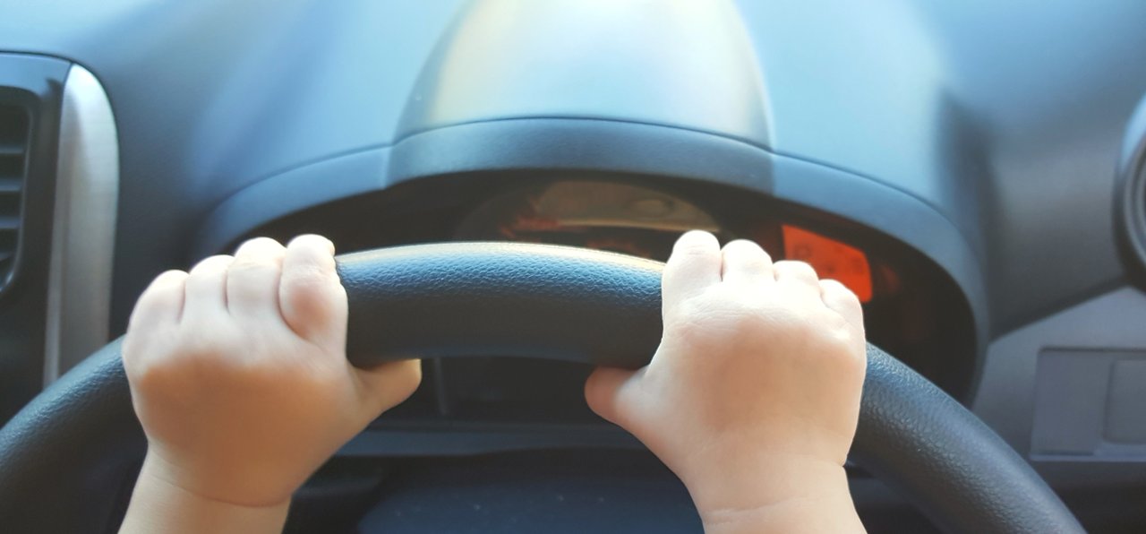 Chaos sur les routes : l&rsquo;UE prévoit de permettre aux jeunes de 17 ans de conduire des camions lourds