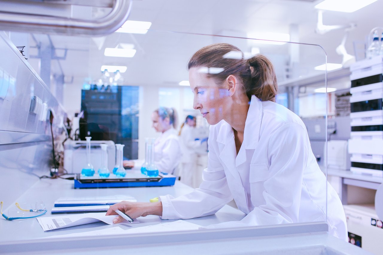 ALKALOID mit konsolidierten Umsätzen von 268,3 Millionen Euro, Nettogewinn von 25,6 Millionen Euro und Investitionen von 28,3 Millionen Euro im Jahr 2023