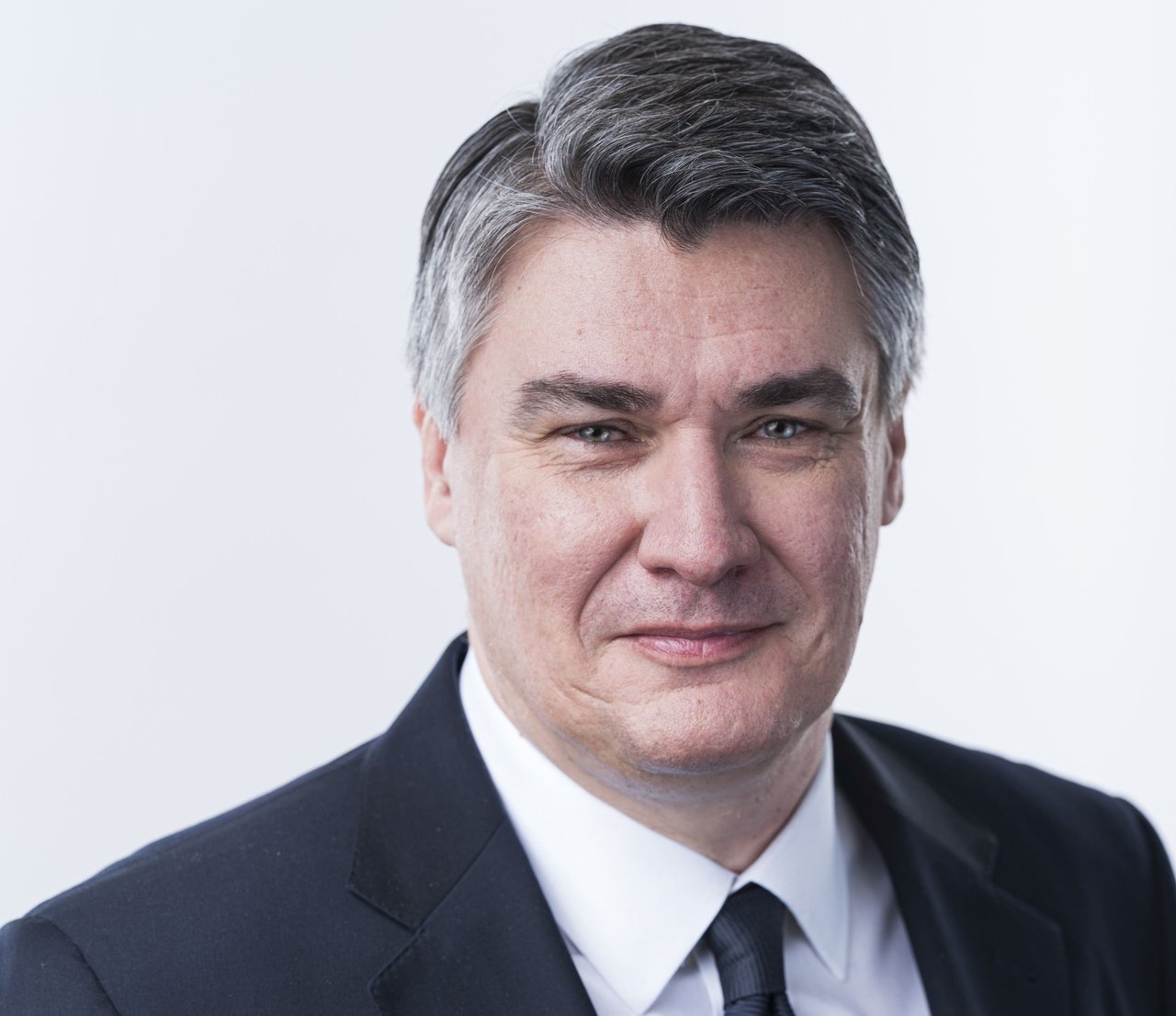 Milanović wird der SDP-Kandidat für Ministerpräsident, bleibt bis zum Ende der Wahlen Präsident