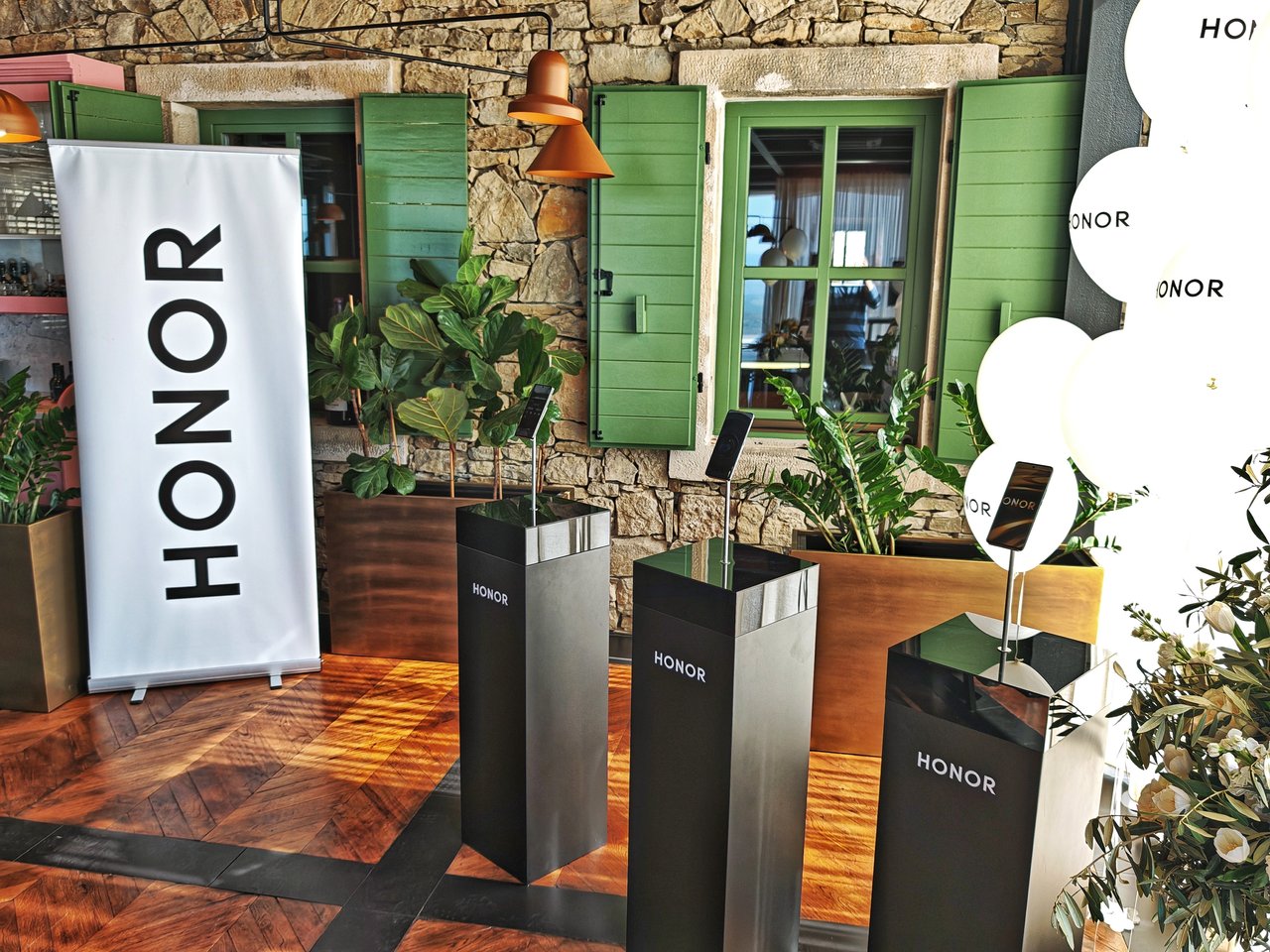 On the Slopes of Motovun, the Arrival of the Premium HONOR Magic6 Pro Smartphone is Celebrated