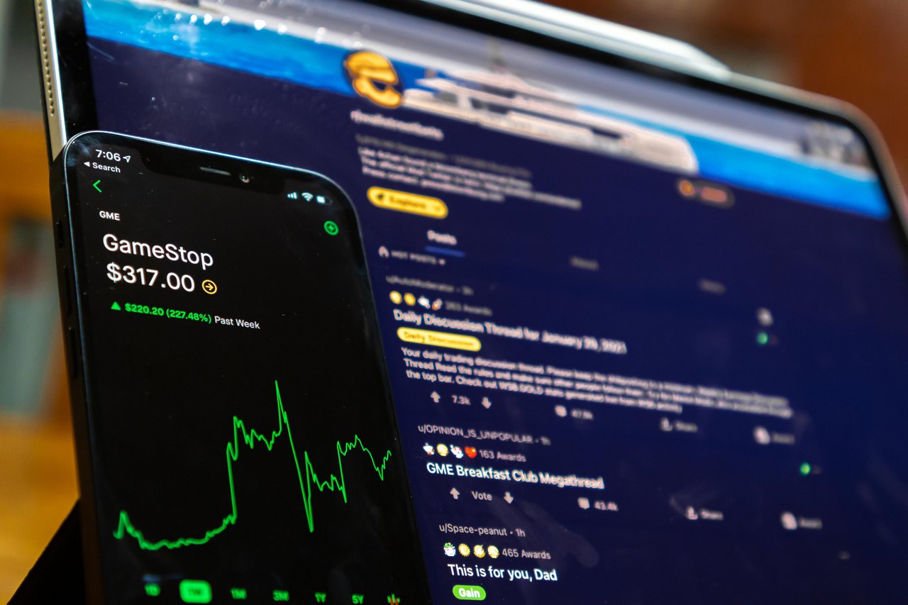 Einige Händler haben Millionen mit Meme-Aktien GameStop und AMC verdient