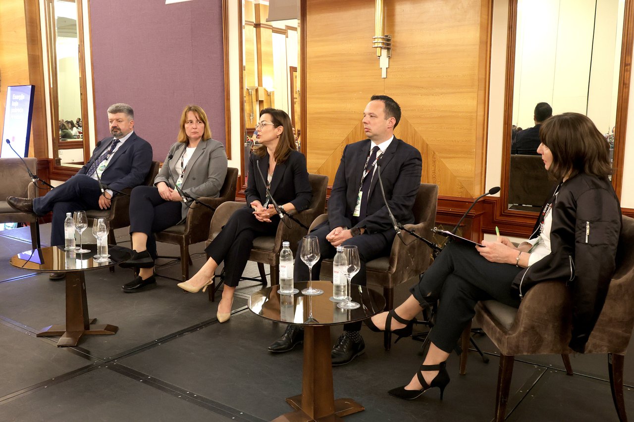 Investoren in erneuerbare Energien spüren weiterhin die Langsamkeit der Verwaltung, Anschlussgebühren um 616 Tage verzögert