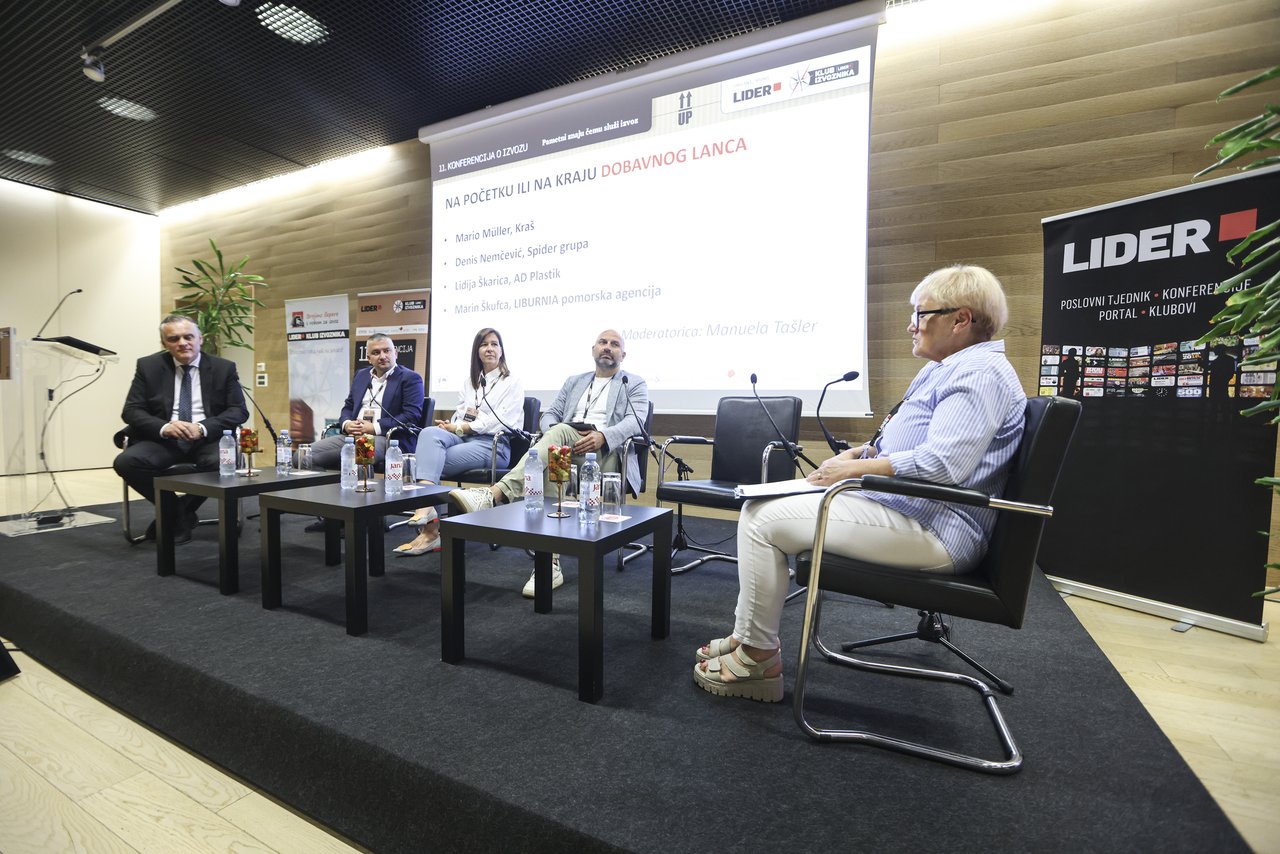 <p>11. konferencija o izvozu: Pametni znaju čemu služi izvoz.<br>
2. panel:Na početku ili na kraju dobavnog lanca:<br>
Mario Muller, Denis Nemčević, Lidija Škarica, Mario Škufica</p>