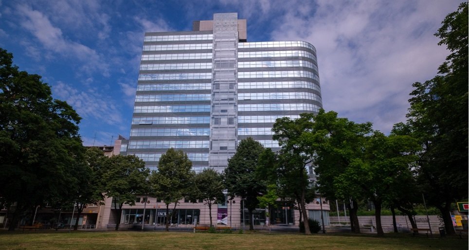 <p>Hoto Business Tower</p>