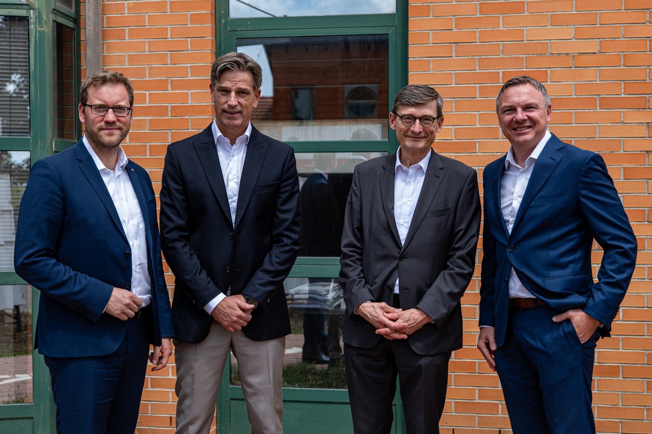 Nachhaltige Entwicklung im Fokus: Besuch des österreichischen Botschafters bei Wienerberger in Karlovac