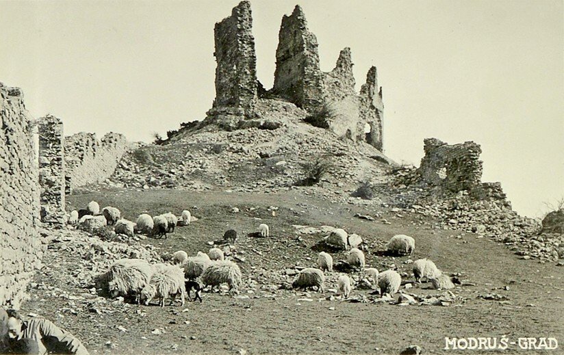 <p>Ruševine Tržan-grada, stara razglednica</p>