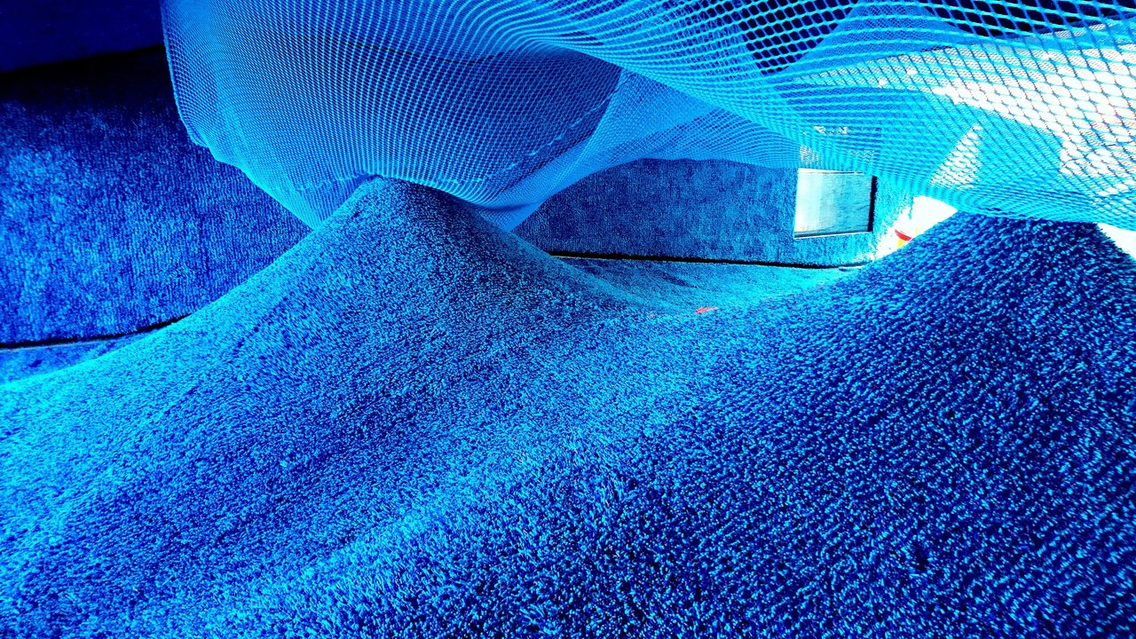 Regalerija surađuje s Prostoriom, Valamarom, Maistrom, Jadranskim luksuznim hotelima te je izradila brojne tepihe za poznate kupce poput najbogatijeg Meksikanca Carlosa Slima Helúa, opremila je nekoliko jahti i europskih rezidencija