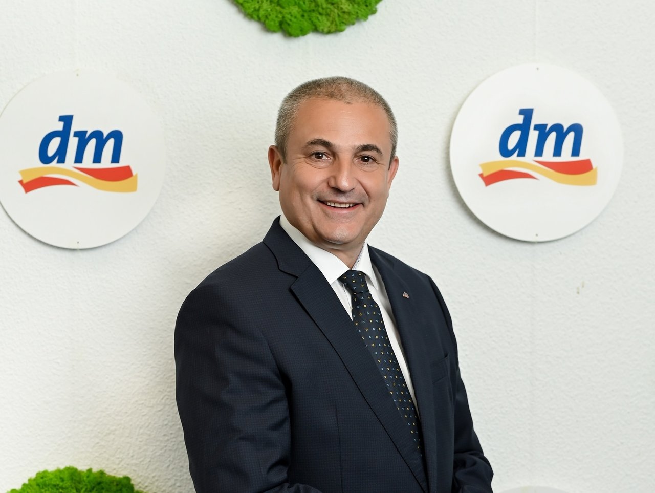 Mirko Mrakužić (dm): dm behauptet seine Führungsposition durch digitale Innovation und soziale Verantwortung