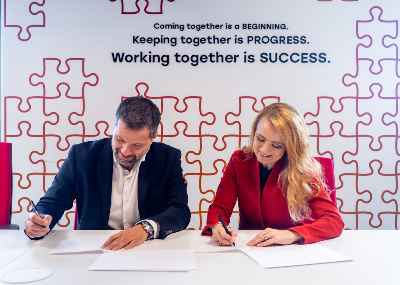 Algebra MBA Business School in Zusammenarbeit mit HUM-CROMA startet ein spezielles Bildungsprogramm für Manager