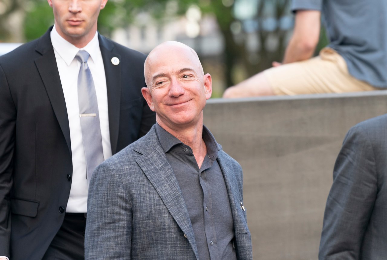 Bezos Claims: AI Will Lead to Labor Shortages, Not Layoffs