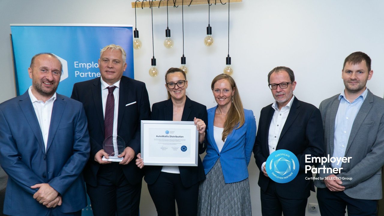 AutoWallis Distribution wird erster Inhaber des Arbeitgeberpartnerzertifikats in der Automobilindustrie