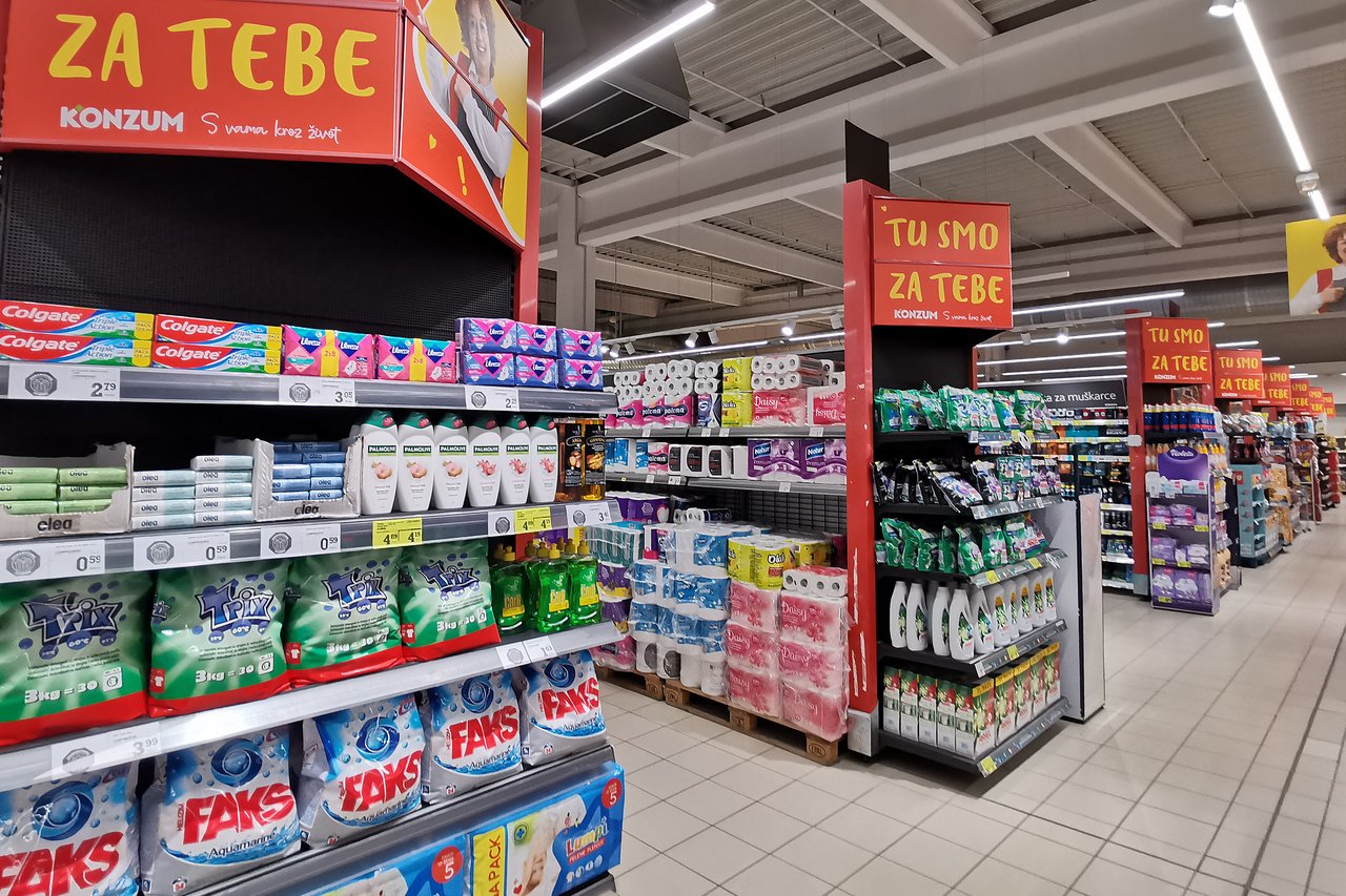 Polica s proizvodima ograničenih cijena