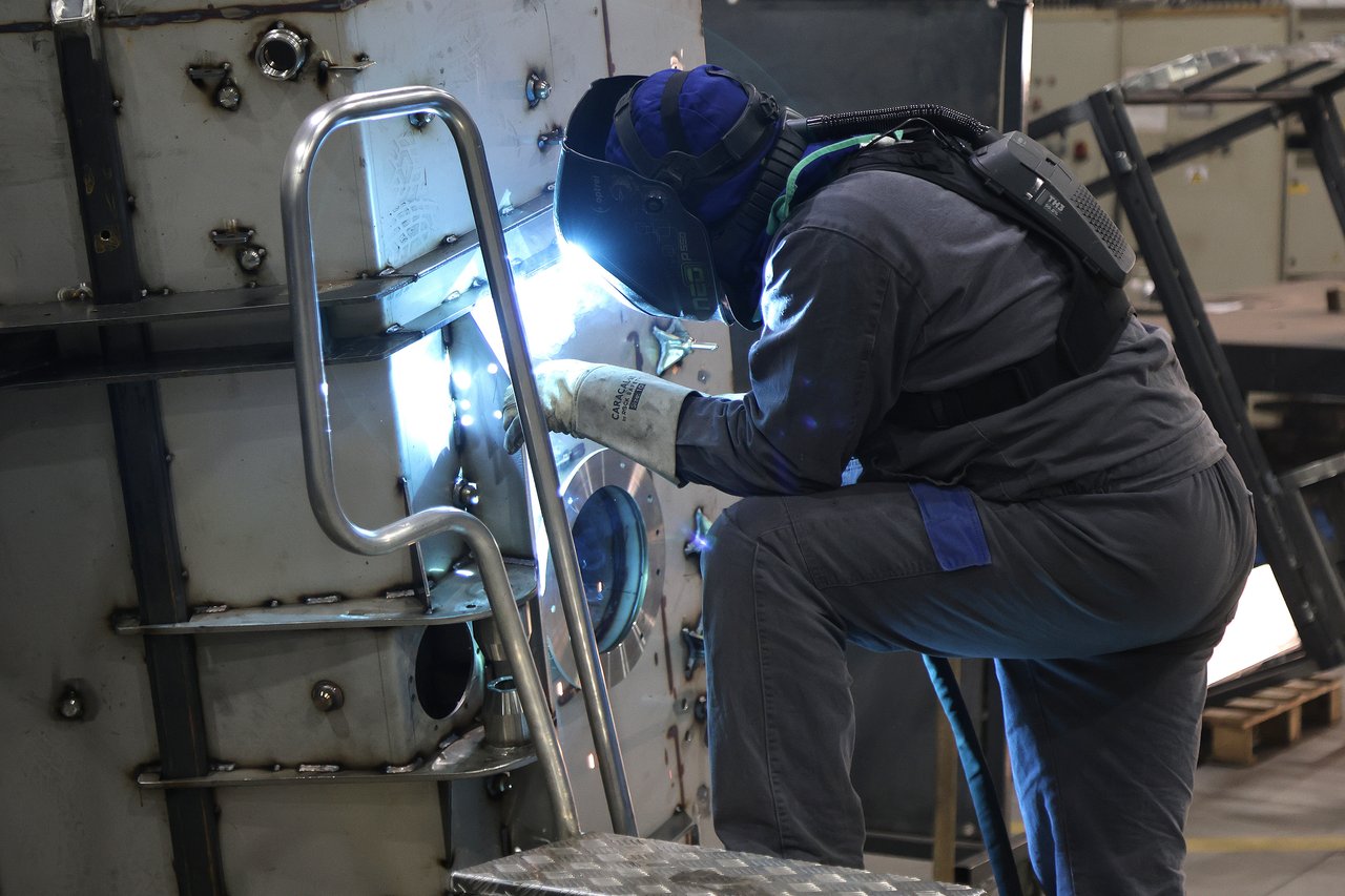 Summer Hunt for Workers: No Waiters, Welders, or Psychologists