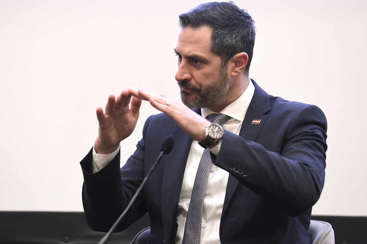 The Sector Refuses to Lower Prices, and Glavina Does Not Reduce the Rent of His Villa
