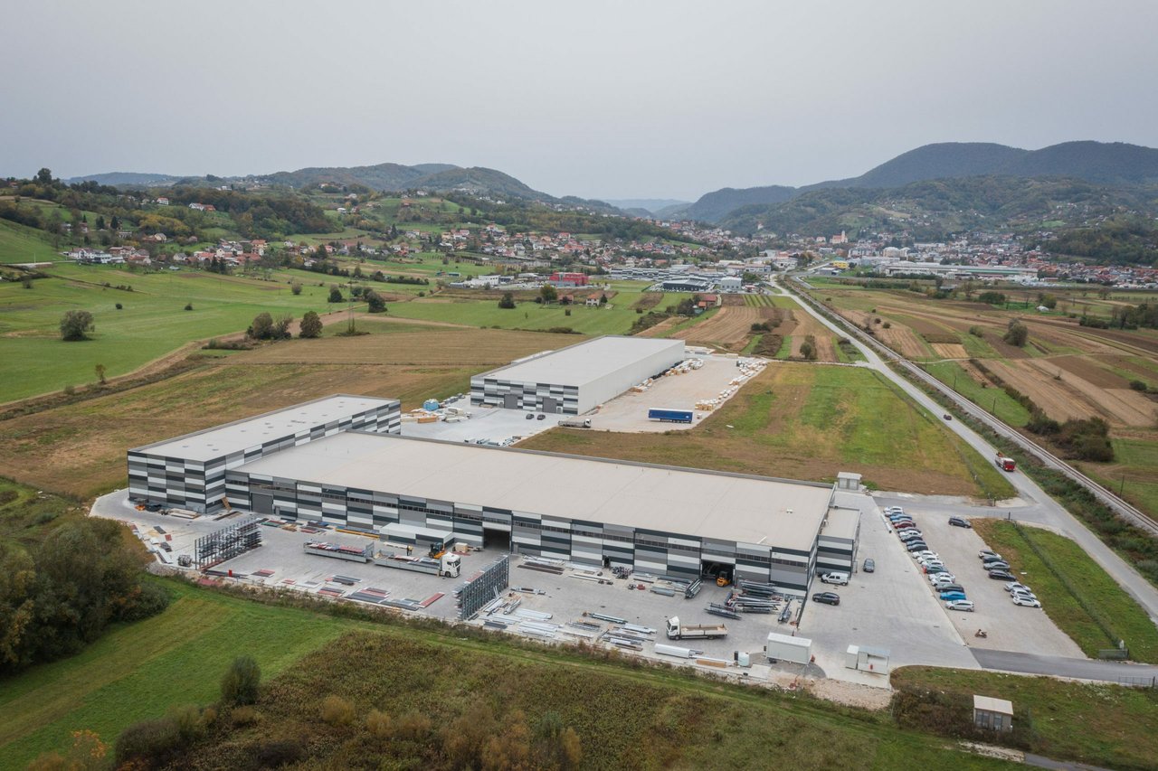 Die Lösung der Krise in Deutschland von M.I. Hršak im Osten gefunden