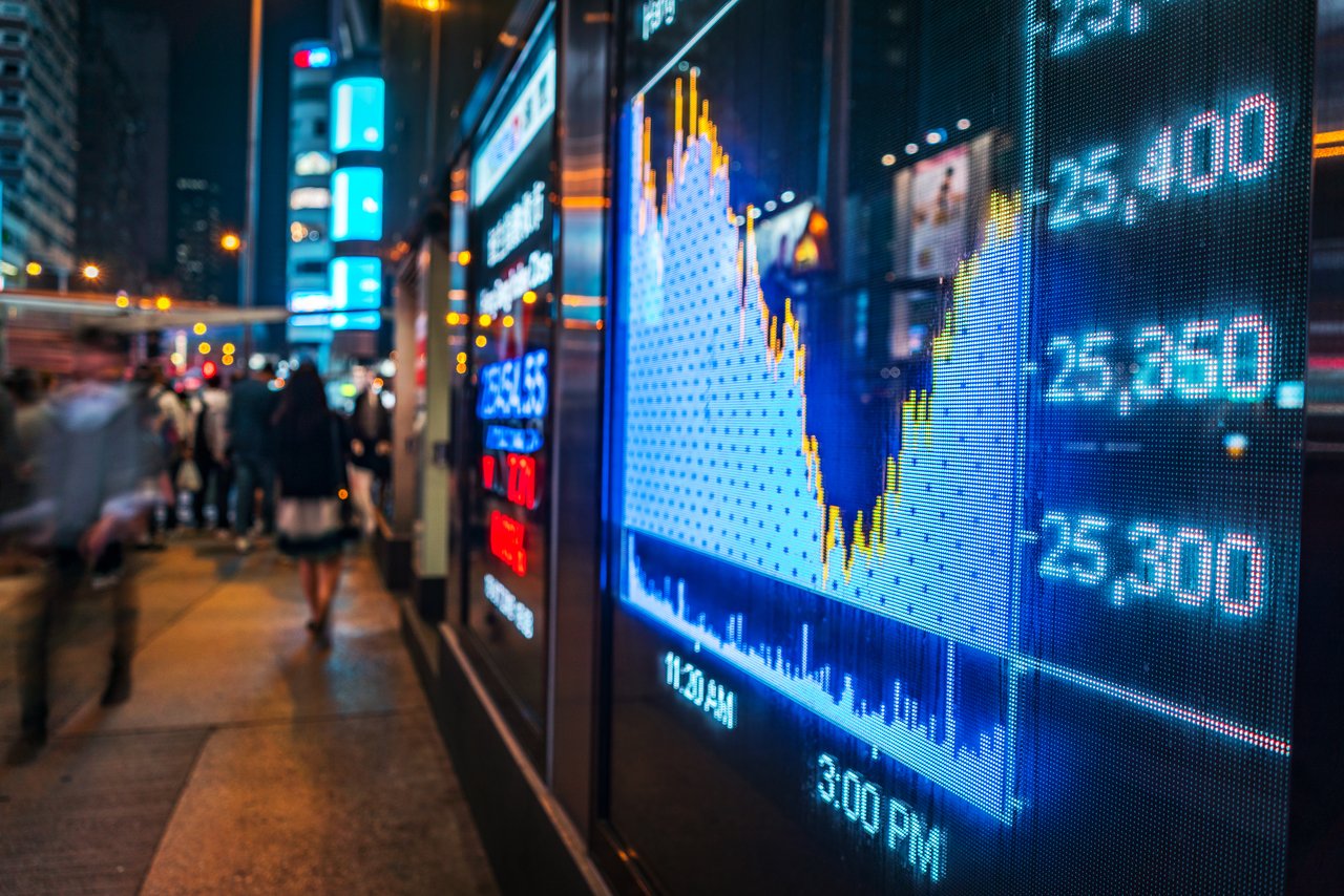 Europäische Aktienmärkte steigen zu Wochenbeginn, Dollar schwächt sich