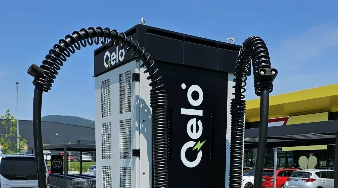 Qelo erweitert das Ladenetzwerk und zieht Millionen für E-Mobilität an