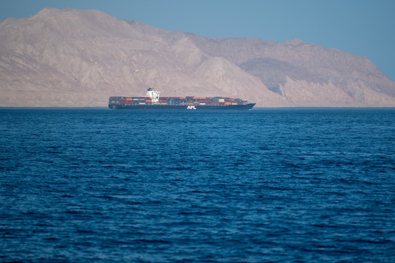 Oil Prices Rise, Shipowners Flee the Strait of Hormuz
