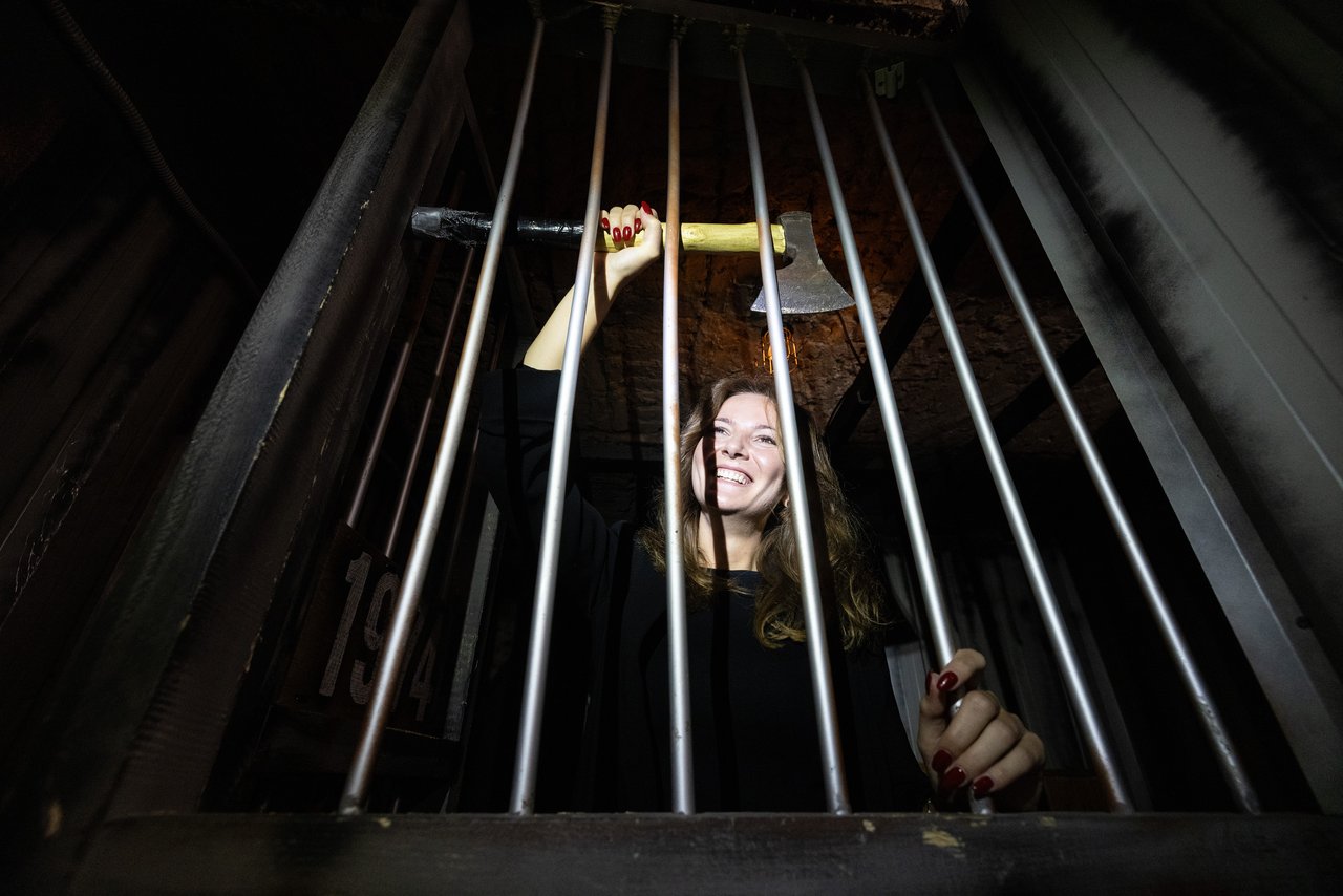 <p>Laura Bešlić u escape roomu The Watchers</p>