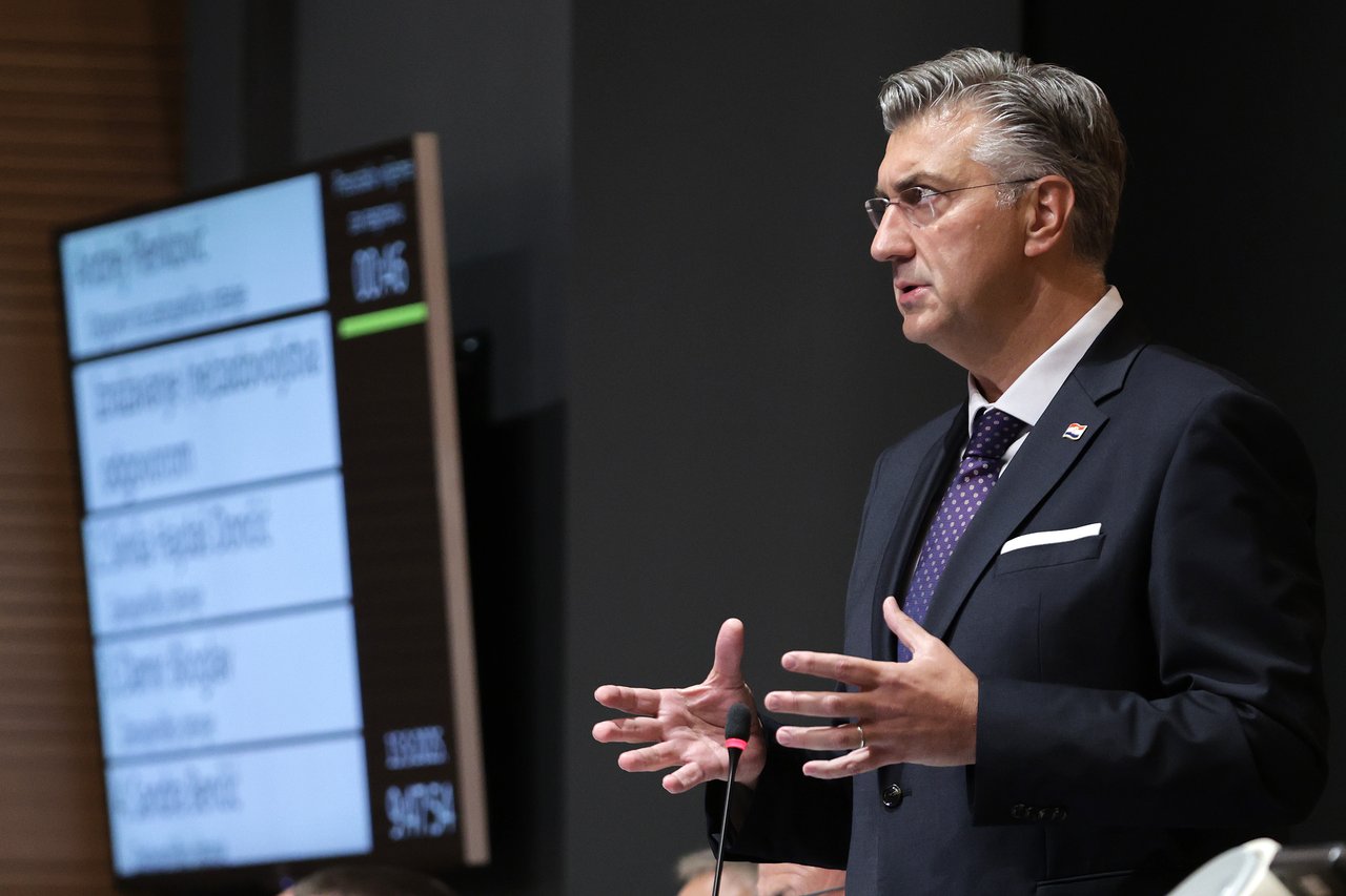 Ministerpräsident: Schauen Sie sich nur die Gehälter der Chefs der größten Unternehmen an