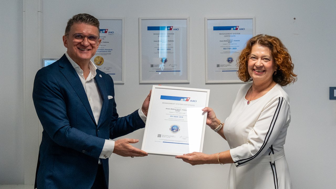 Anerkennung für Aviva: AACI-Akkreditierung und drei Qualitätszertifikate
