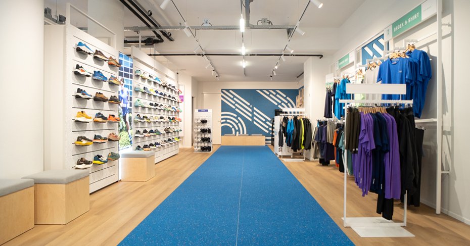 SWOODA entwirft den ersten Laden, der mit Materialien aus recycelten Turnschuhen ausgestattet ist